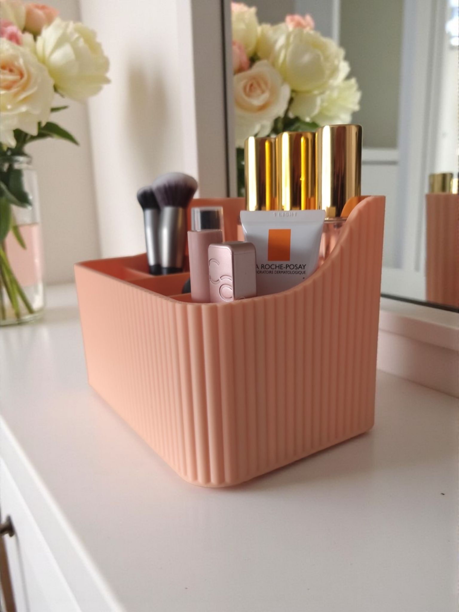 Ribbed Makeup Organizer - View 1